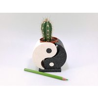 Yin Yang Sukkulenten Topf 3D Gedruckt Als Dekoration Im Granitstein Look Yin Yang Sukkulenten Topf 3D Gedruckt Als Dekoration Im Granitstein Look von MKcraftIT