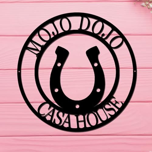 MOMOBO Mojo Dojo Casa Hausschild, Hufeisenschild, schwarz, lustiges Mädchen-Dekor, Metall-Wandkunst, Heimschild, für drinnen und draußen, langlebig, Mädchenzimmer-Dekoration, Geschenk für von MOMOBO