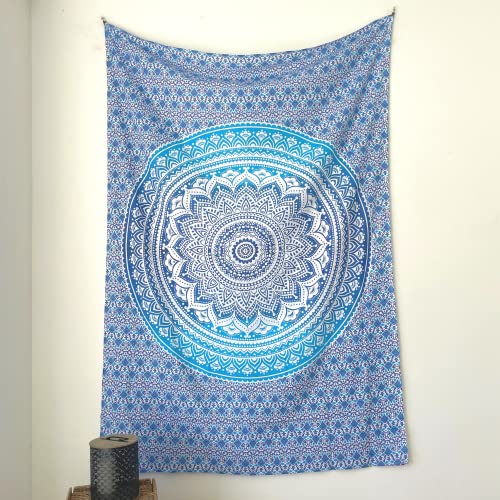 MOMOMUS Pareo oder Strandtuch Groß, 100x200, XL - Mit Mandala-Motiv - Stranddecke Sandfrei Sanddurchlässig, Strandmatte Sandfrei oder Dünne Picknickdecke Sandabweisend - Blau, 135x210 cm von MOMOMUS