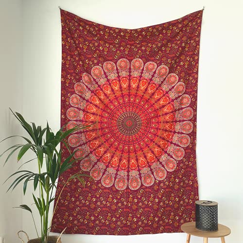MOMOMUS Wandteppich Mandala - Mehrzweck, Bunt, 100% Baumwolle - Ideal als Wandteppich Aesthetic, Wandtuch Boho, Indischer Wandbehang aus Stoff oder Wall Tapestry - Rot, 135x210 cm von MOMOMUS