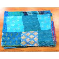 Handgemachte Patchwork Patola King Size Kantha Quilt, Tagesdecke von MONIKAENTERPRISIndia