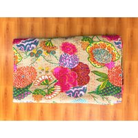 Florale King Size Kantha Quilt, Boho Bettwäsche | 90 X 108 Inch Florale King Size Kantha Quilt, Boho Bettwäsche | 90 X 108 Inch von MONIKAENTERPRISIndia