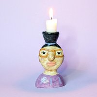 Kerzenhalter Frau Mit Brille Und Dutt Aus Keramik von MONIYceramics