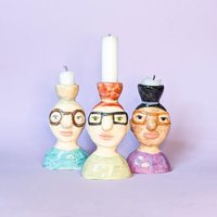Kerzenhalter Frau Mit Dutt Und Brille Aus Keramik, Hergestellt in Deiner Lieblingsfarbe von MONIYceramics