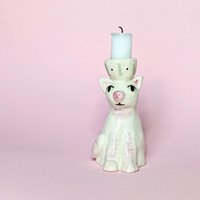 Kerzenhalter Katze Rosa Sitzend, Für Stabkerze von MONIYceramics