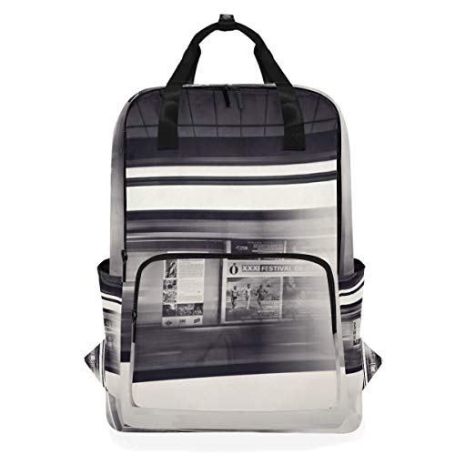 Montoj Reiserucksack Abflugsplattform Bild Schulrucksack von MONTOJ