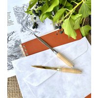 Morii Brieföffner Aus Holz Und Messing - Handgefertigt Elegantes Accessoire Für Jeden Schreibtisch Stechpalme von MORIIoffiziell