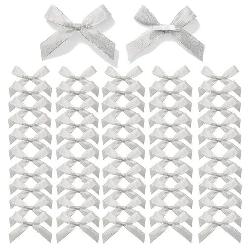 MORSUNBELA Schleifen Deko Kleine Silber Geschenkschleifen Selbstklebend Satin Schleife Geschenk für Valentinstag Hochzeit Weihnachten Dekoration Karte Herstellung 50 Stück von MORSUNBELA