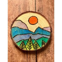 Berg Szene Magnet Oder Ornament, Hand Bemalt Und Holz Verbrannt, Outdoor-Liebhaber Geschenk, Magnet, Natur-Liebhaber Geschenk Berg Szene Magnet Oder Ornament, Hand Bemalt Und Holz Verbrannt, Outdoor-Liebhaber Geschenk, Magnet, Natur-Liebhaber Geschenk von MOUNTAINNOOKSTUDIO