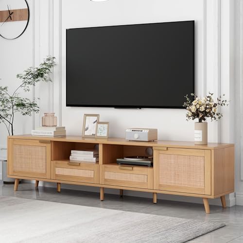 MQGPM Retro TV-Schrank für unter 85-Zoll-Fernseher Geflochtener mit Rattan, Lowboard mit 2 Türen und 2 Schubladen, TV Boardmit viel Stauraum, TV Sideboard, Fernsehschrank für Wohnzimmer, Holzfarbe von MQGPM