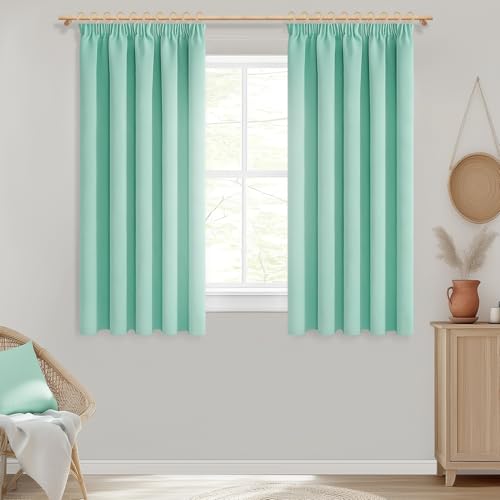 MRTREES Vorhänge Grün Blickdicht Kurze für kleine Fenster 160cm lang 140cm breit Gardinen Grün mit Kräuselband Wohnzimmer Modern für Bistro Kitchen Curtains for Window 2er Set MRTREES Vorhänge Grün Blickdicht Kurze für kleine Fenster 160cm lang 140cm breit Gardinen Grün mit Kräuselband Wohnzimmer Modern für Bistro Kitchen Curtains for Window 2er Set von MRTREES