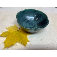 Schälchen in Blumenform, Grüneffekt Glasur von MRkeramik