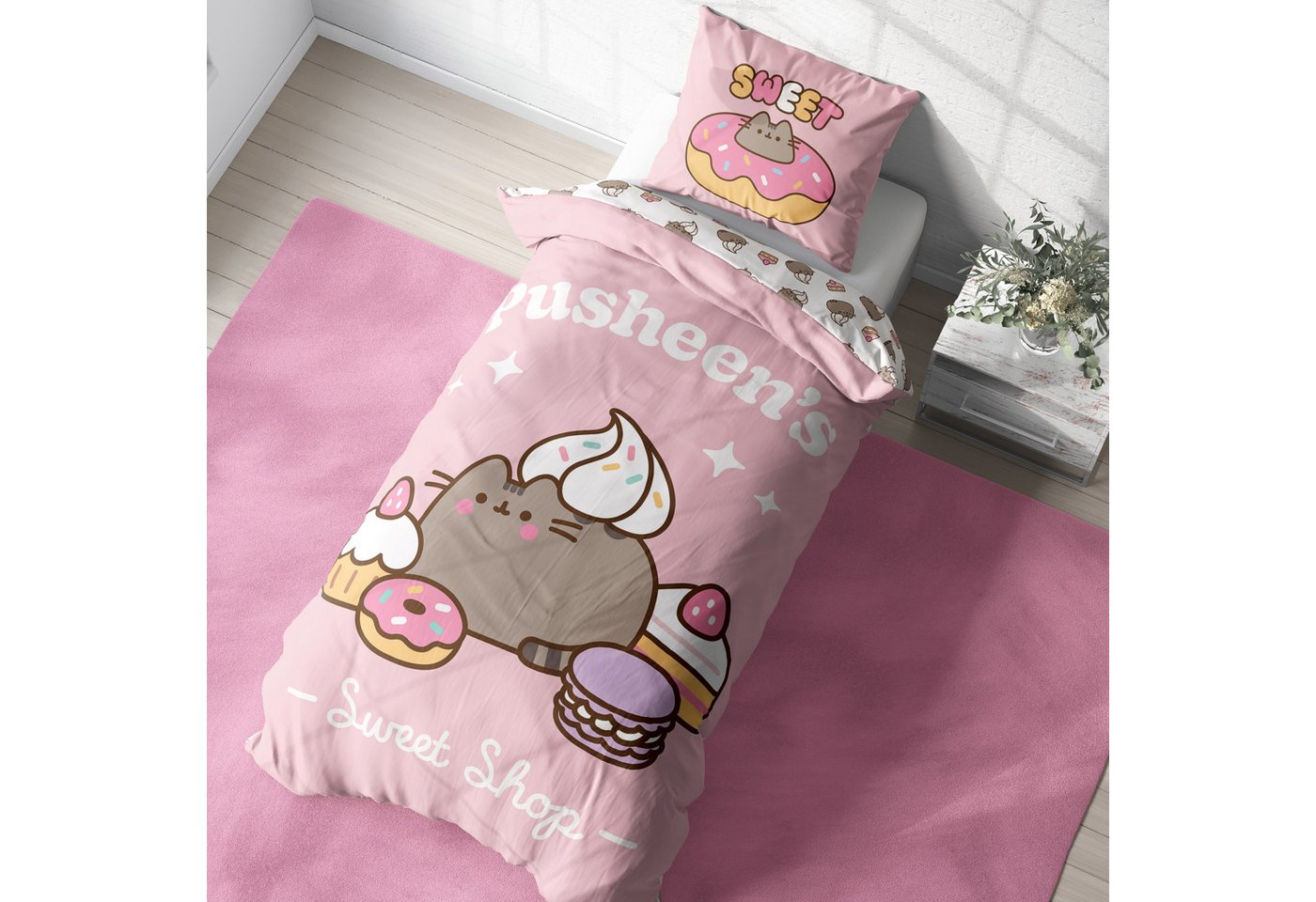 MTOnlinehandel Bettwäsche Pusheen Katze in 135x200 + 80x80 cm, Kawaii, Mikrofaser, 2 teilig, Wendebettwäsche für Kinder und Teenager, süß & niedlich von MTOnlinehandel
