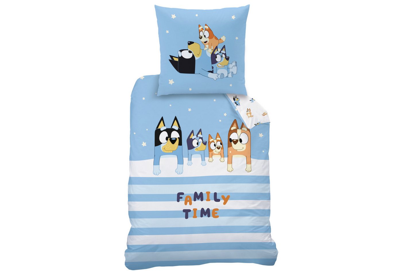 MTOnlinehandel Kinderbettwäsche Bluey Family Time 135x200 + 80x80 cm in Renforcé, Geschenkidee, 100% Baumwolle, 2 teilig, Wendebettwäsche für Mädchen und Jungen, Bluey & Family MTOnlinehandel Kinderbettwäsche Bluey Family Time 135x200 + 80x80 cm in Renforcé, Geschenkidee, 100% Baumwolle, 2 teilig, Wendebettwäsche für Mädchen und Jungen, Bluey & Family von MTOnlinehandel