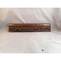 Antike Bronze Pine Cone Stuhlschiene von MTPortrait