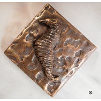 Bronze Seepferdchen Dekorative Dot Tile von MTPortrait