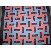 Traditionelle Spaltschiene Zaundecke in Rose, Dusty Blue Und Schwarz Traditionelle Spaltschiene Zaundecke in Rose, Dusty Blue Und Schwarz von MTQuiltedTreasures