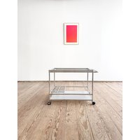 Usm Haller Servierwagen, Teewagen Oder Barwagen in Weißem Metall, Chrom Und Glas, Flaschenhalter, Design Fritz Haller, Schweiz von MUCMODERN