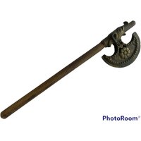 Vintage Messingkopf Axt Mit Elefant Geschnitztem Holzgriff Vintage Messingkopf Axt Mit Elefant Geschnitztem Holzgriff von MUGHALARTDAGGERS