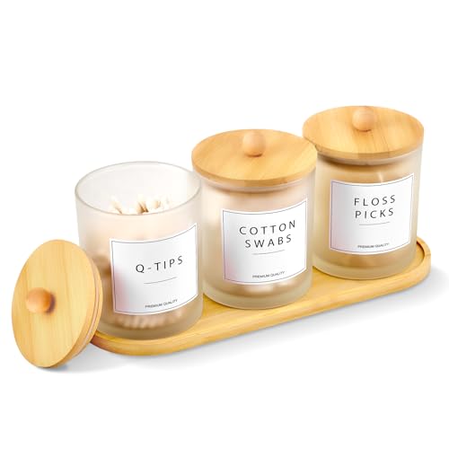 Glas Qtip Halter für Badezimmer, Baumwolle Rund Halter Tupfer Pad Spender mit Deckel, Zahnseide Pick Halter mit Bambus Tablett, Apothekergläser mit Schaufel, 3er Set Glas Qtip Halter für Badezimmer, Baumwolle Rund Halter Tupfer Pad Spender mit Deckel, Zahnseide Pick Halter mit Bambus Tablett, Apothekergläser mit Schaufel, 3er Set von MUVEKA