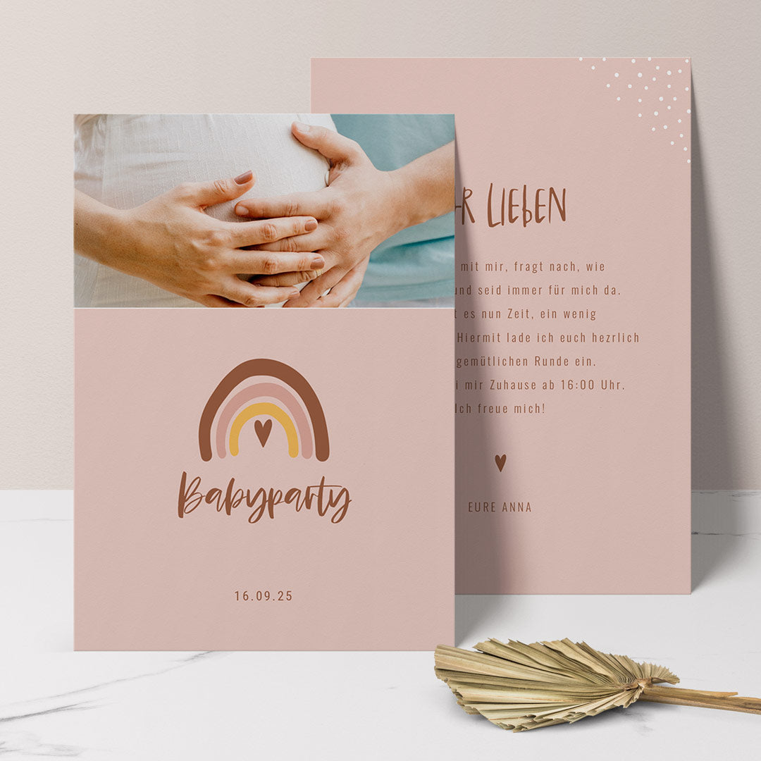Einladung Babyparty 'Pink Rainbow', Postkarte (14.8x10.5) / 60 von MY FAM POSTER | Personalisierte Poster