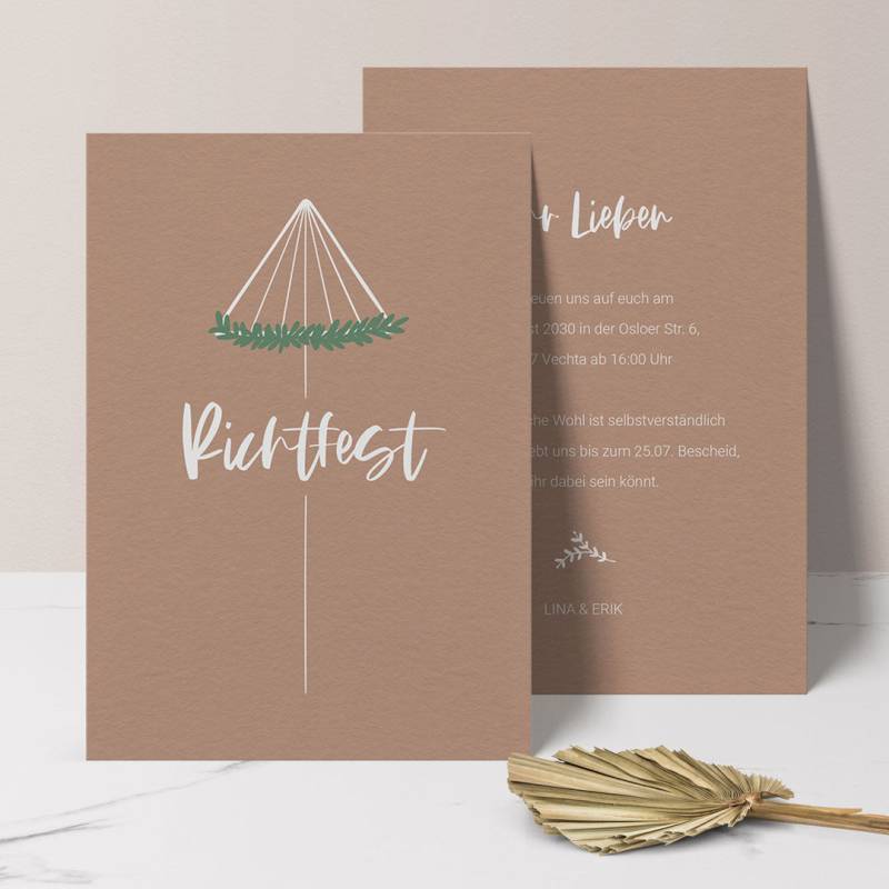 Einladung Richtfest 'Richtkranz', Postkarte (14.8x10.5) / 100 von MY FAM POSTER | Personalisierte Poster