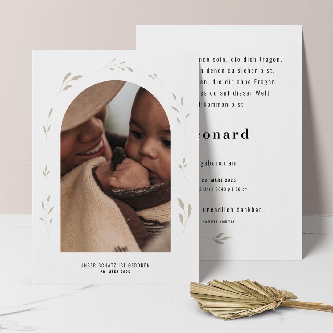Personalisierte Geburtskarte 'Leaves', Postkarte (14.8x10.5) / 60 von MY FAM POSTER | Personalisierte Poster