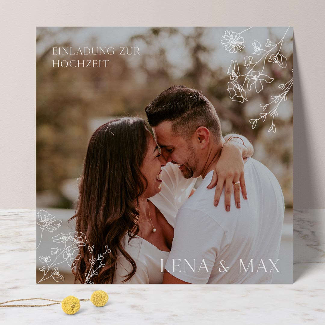 Hochzeitseinladung White Flowers, Klappkarte (15x15) / 40 von MY FAM POSTER | Personalisierte Poster