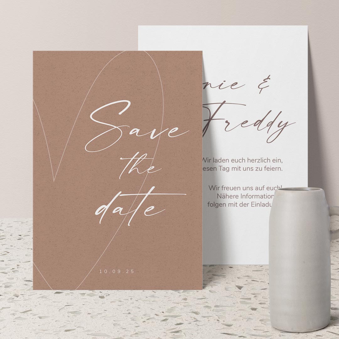 Personalisierte Save-the-Date Karte 'Herzliebe', Postkarte (14.8x10.5) / 1 von MY FAM POSTER | Personalisierte Poster