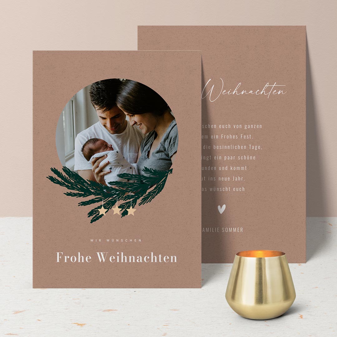 Weihnachtskarte 'Greenery', Postkarte (14.8x10.5) / 100 von MY FAM POSTER | Personalisierte Poster