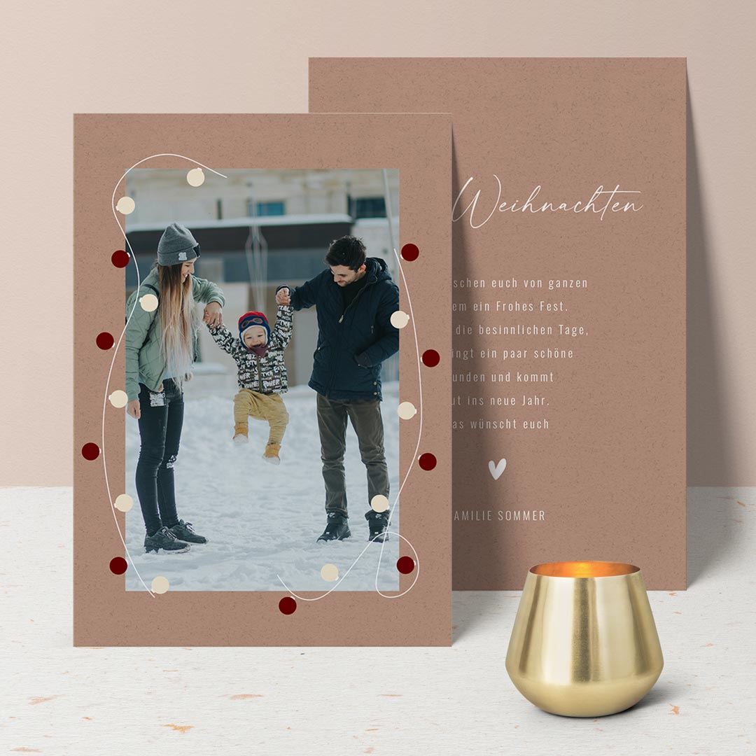 Personalisierte Weihnachtskarte 'Happy Days', Postkarte (14.8x10.5) / 50 von MY FAM POSTER | Personalisierte Poster