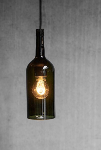 MaBe Pendelleuchte mit der 1,5l Weinflasche als Lampenschirm MaBe Pendelleuchte mit der 1,5l Weinflasche als Lampenschirm von MaBe