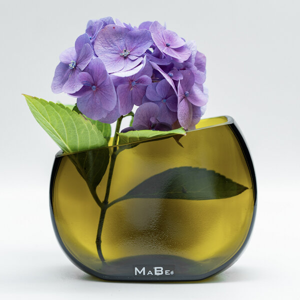 MaBe Vase aus dem fränkischen Bocksbeutel in oliv von MaBe