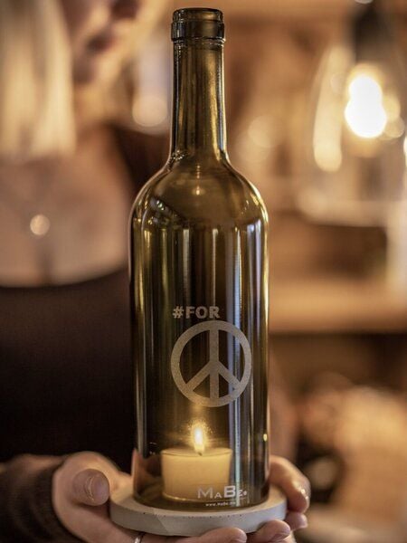 MaBe WINDLICHT #FOR PEACE mit grauem Untersetzer MaBe WINDLICHT #FOR PEACE mit grauem Untersetzer von MaBe
