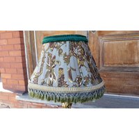 Lampenschirm - Plissierte Grauer Handgemachter Plissierter Grün Blumenstoff Oval Floraler von MaaKalBoutiqueCanada