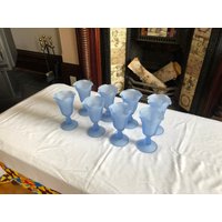 Vintage Eisbecher Gläser - Milchglas Tulpenförmige Sockelglas Set Von 8 Gläsern Vintage Eisbecher Gläser - Milchglas Tulpenförmige Sockelglas Set Von 8 Gläsern von MaaKalBoutiqueCanada