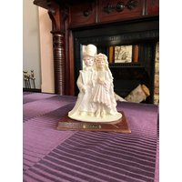 Vintage Hochzeitsstatue - 1985 Auro Belcari Capodimonte Italien Hochzeitskleid Kinderstatue Vintage Hochzeitsstatue - 1985 Auro Belcari Capodimonte Italien Hochzeitskleid Kinderstatue von MaaKalBoutiqueCanada