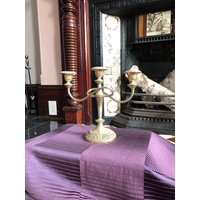 Vintage Kerzenständer - Messing Kerzenhalter Gothic 2 Arme von MaaKalBoutiqueCanada