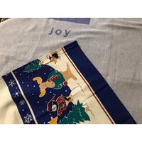 Weihnachtstischdecken Blaue Elch-Schneemann-Schneeflocken Frieden Liebe Freude Weihnachtstischdecken Blaue Elch-Schneemann-Schneeflocken Frieden Liebe Freude von MabelsTables