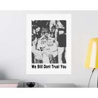 Zukunft Poster | Future We Dont Trust You Still Album Wandkunst Matte Vertikale von MacadelicDesign
