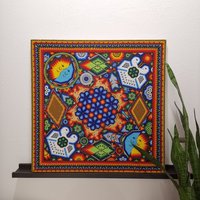 Dekorative Malerei Kunst Huichol - Kunsthandwerk Handarbeit Chaquer Bild von MacarenaCollection