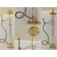 Freiliegendes Duschkombinationssystem Aus Unlackiertem Messing, Regenduschkopf Und Handbrause, Hand - Rundduschkopf, Goldene Halterung von Macopperofficial