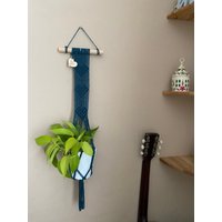 Petrol Blau Herz Makramee Zimmerpflanzen Halter, Geschenk Für Pflanzenliebhaber, Indoor Wandbehang Blumentopf Aufhänger, Boho Home Decor von MacraMadeWithLoveUK