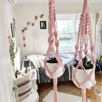 Makramee Blumenampel - Pink/2Er Set Klein, Groß Oder Duo | Klein Und Groß von MacrameWonderlandAU