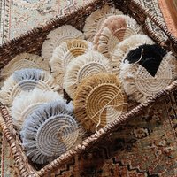 Zweifarbiges Makramee Untersetzer Set von MacrameeCrazeeDesign