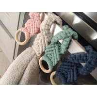 Makramee-Handtuchhalter, Makramee-Geschirrtuchhalter, Handtuchhalter, Küchendekoration, Makramee-Basteldekoration von Macraneuse