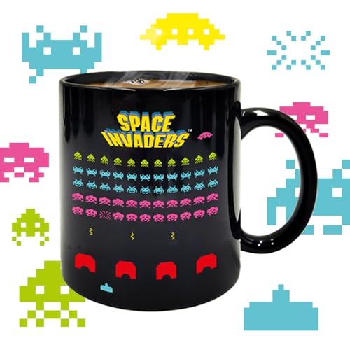 Space Invaders Tasse mit Farbwechsel - Retro Deko für Fans von 80er Jahre Accessoires - 350ml Füllvolumen - Kaffeetasse für Nostalgiker - Space Invaders von Mad Monkey