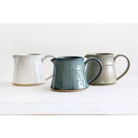 Bunte Rustikale Keramik Milchkännchen - Kleine Vase von MadAboutPottery