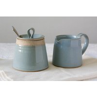 Hellblaues Sahne - Und Zucker-Set, Keramik-Tee-Set von MadAboutPottery