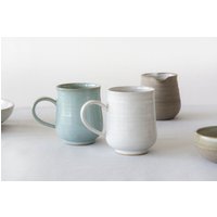 Zwei Handgefertigte Keramik-Kaffeebecher, 10 Fl. Unze Keramik Rustikale Tassen, Teebecher Set, Geschenk Für Mama von MadAboutPottery